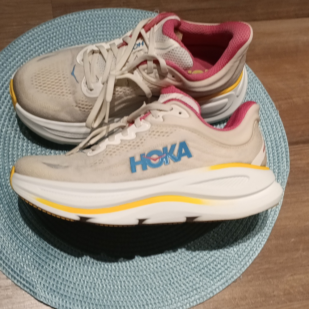 Hoka Bondi 9 Women's Beige and Pink Athletic Shoes